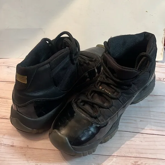 AIR JORDAN 11 XI RETRO USED SIZE 13.5 BLACK GAMMA BLUE VARSITY MAIZE