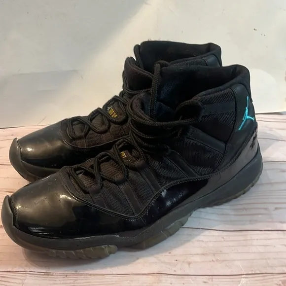 AIR JORDAN 11 XI RETRO USED SIZE 13.5 BLACK GAMMA BLUE VARSITY MAIZE