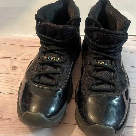 AIR JORDAN 11 XI RETRO USED SIZE 13.5 BLACK GAMMA BLUE VARSITY MAIZE