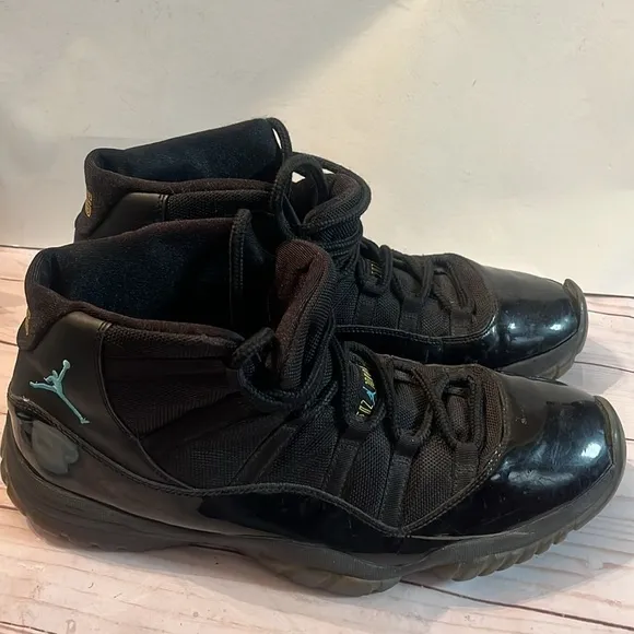 AIR JORDAN 11 XI RETRO USED SIZE 13.5 BLACK GAMMA BLUE VARSITY MAIZE