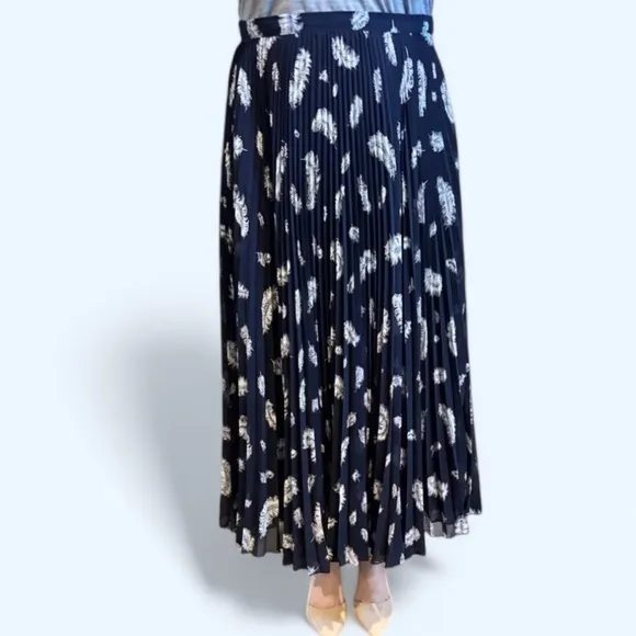 Alberto Makali Navy Blue &amp; White Feather Print Pleated Maxi Skirt – Size 8