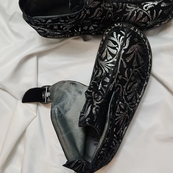 Alegria By PG Lite Caiti Leather Black Blossom Ankle boots booties (w size 39)