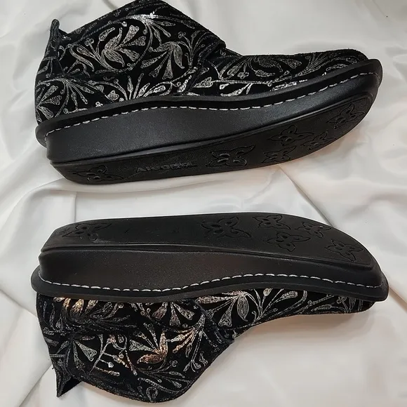 Alegria By PG Lite Caiti Leather Black Blossom Ankle boots booties (w size 39)