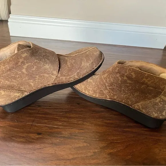 Algeria PGLite Cairo Brown Suede Boots. Euro size 42, US size 11.