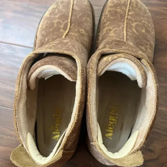 Algeria PGLite Cairo Brown Suede Boots. Euro size 42, US size 11.
