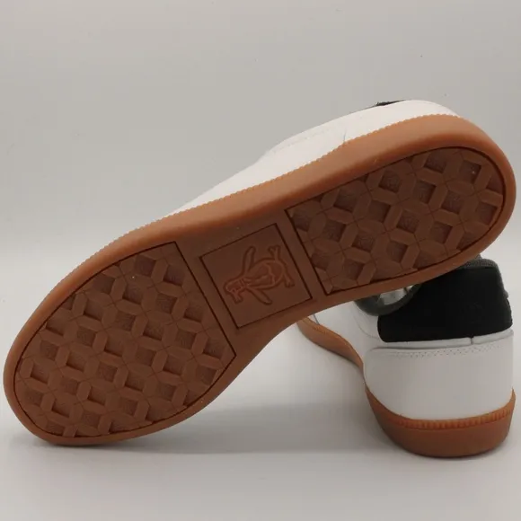 an origianl Penguin Gentlemen Shoes Size 9