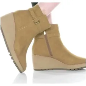 Anne Klein Women's Pamela Faux Suede Studded Water Resistant Ankle Boots Size 5