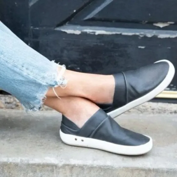 Anthropologie Beek Jay Black Leather Slip-On Loafer Sneaker Comfort Shoes 9