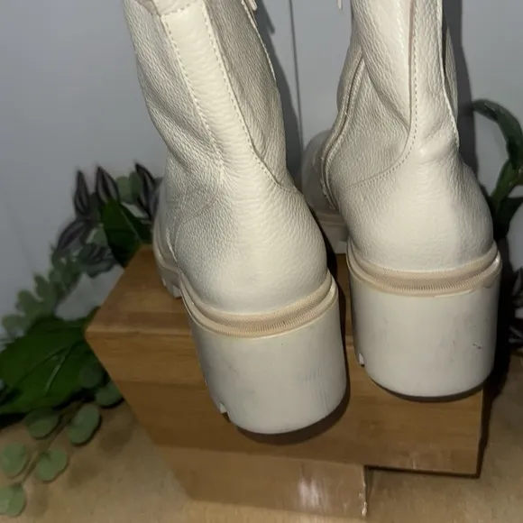 Antonio de Faria  Lug Sole Chelsea Boots (1425)