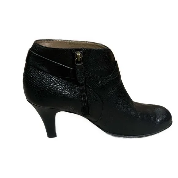 Anyi Lu Women’s Vanessa Black Leather Side Zip Heeled Ankle‎ Booties- Size 9