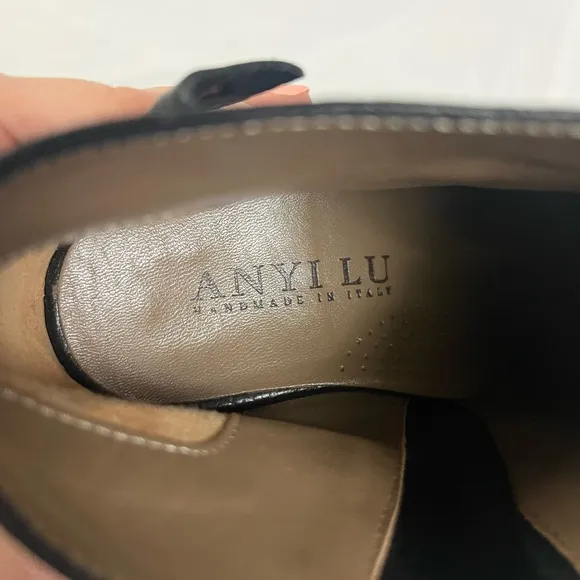 Anyi Lu Women’s Vanessa Black Leather Side Zip Heeled Ankle‎ Booties- Size 9