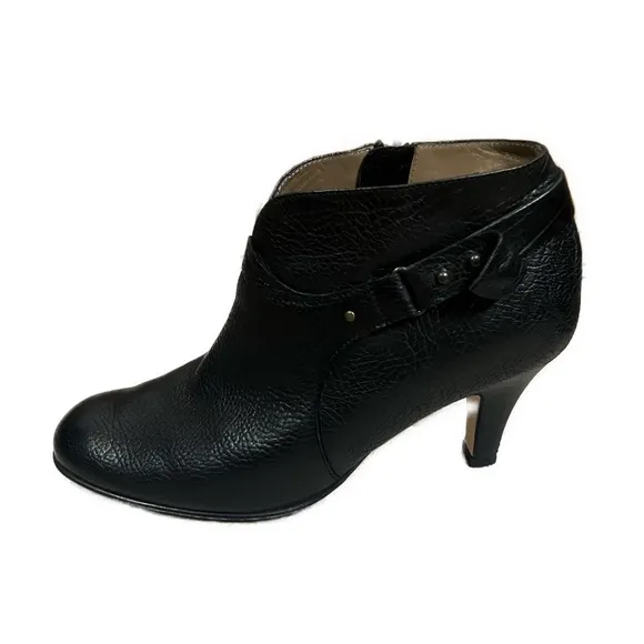 Anyi Lu Women’s Vanessa Black Leather Side Zip Heeled Ankle‎ Booties- Size 9