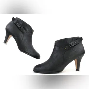 Anyi Lu Women’s Vanessa Black Leather Side Zip Heeled Ankle‎ Booties- Size 9