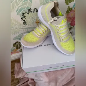 APL Women's Athletic Shoes Techloom Breeze in Beach/Energy/White Size 8.5 NIB