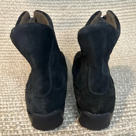 Aquatalia front zip waterproof suede boots size 9
