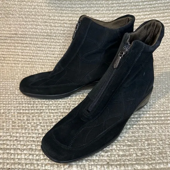 Aquatalia front zip waterproof suede boots size 9