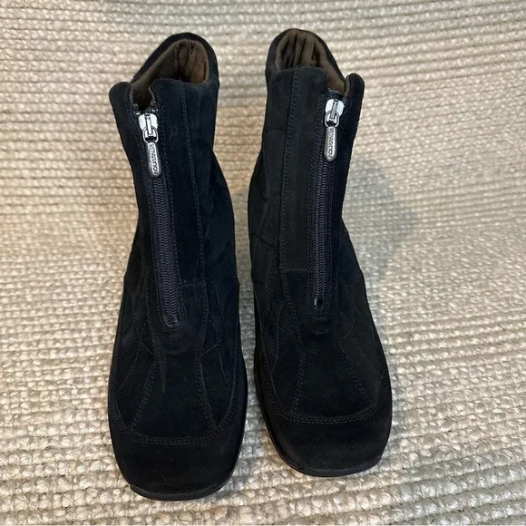 Aquatalia front zip waterproof suede boots size 9