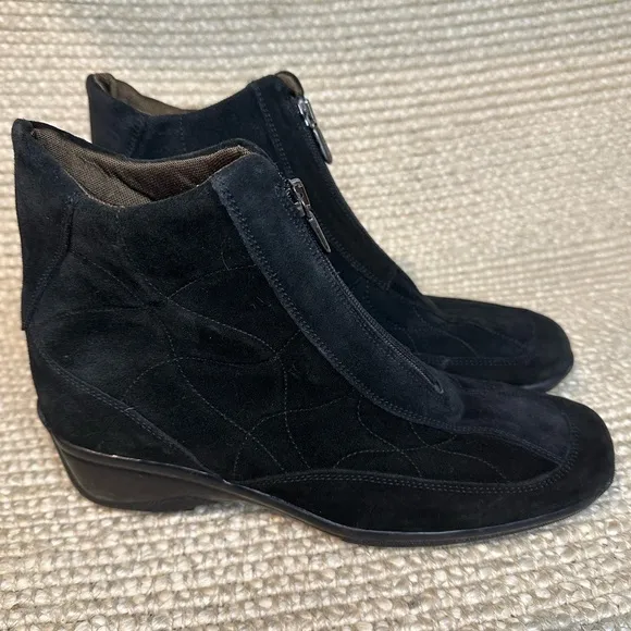 Aquatalia front zip waterproof suede boots size 9