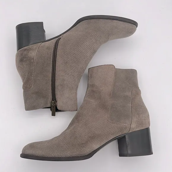 AQUATALIA - Women’s Tisha‎ Ankle heeled Booties Tan Suede Leather Boots size 8.5