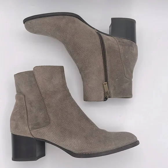 AQUATALIA - Women’s Tisha‎ Ankle heeled Booties Tan Suede Leather Boots size 8.5