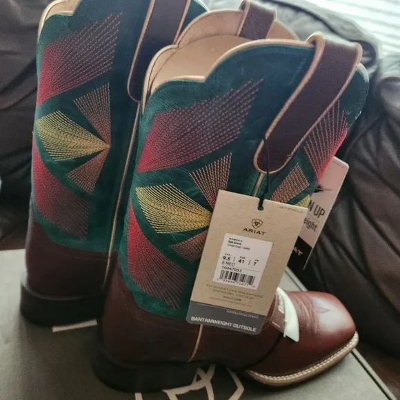 Ariat Wild Stitching Brand New in Box Women Oak Grove western cowboy boots 9.5 B