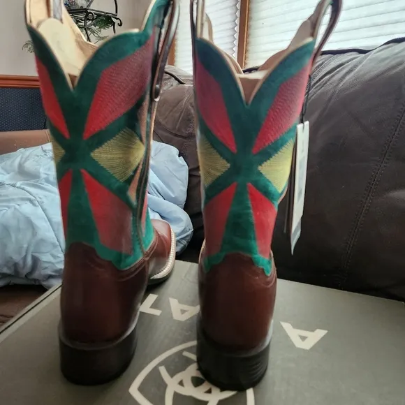 Ariat Wild Stitching Brand New in Box Women Oak Grove western cowboy boots 9.5 B