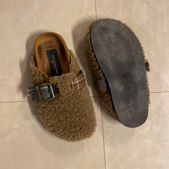 Avec Moderation made In Italy 🇮🇹 fur slippers size 7