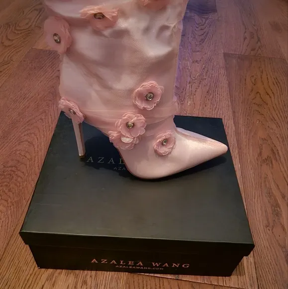Azalea Wang Acacia 3D Floral Heeled Boots – Size 7.5 (Pink)