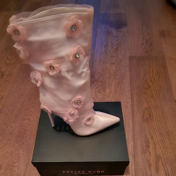 Azalea Wang Acacia 3D Floral Heeled Boots – Size 7.5 (Pink)