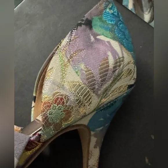 Badgley Mischka Women's Multicolor Heels