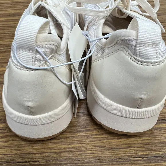 Banana Republic Cream Knit Sustainable Faux Leather Tennis Shoes Sneakers 7.5