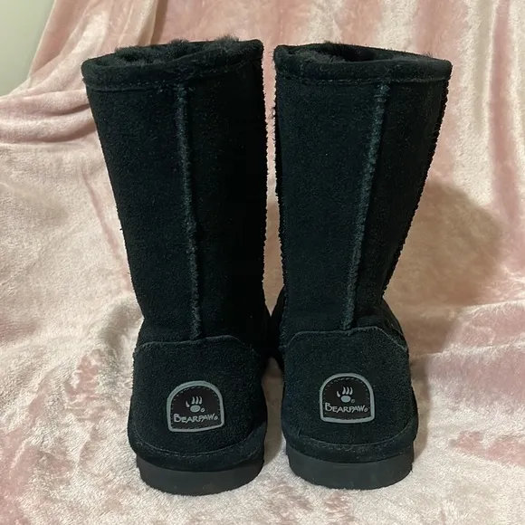 BearPaw Elle Short Suede Boots in Black size 8