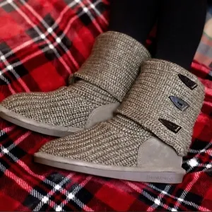 BearPaw Women’s Gray Knitted Tall Sweater Boots 6