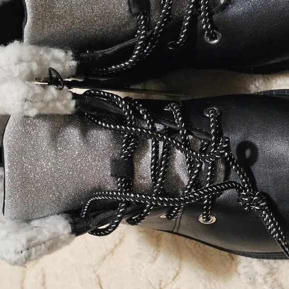 bebe Girls Glittery Winter Boots 2 NWOT