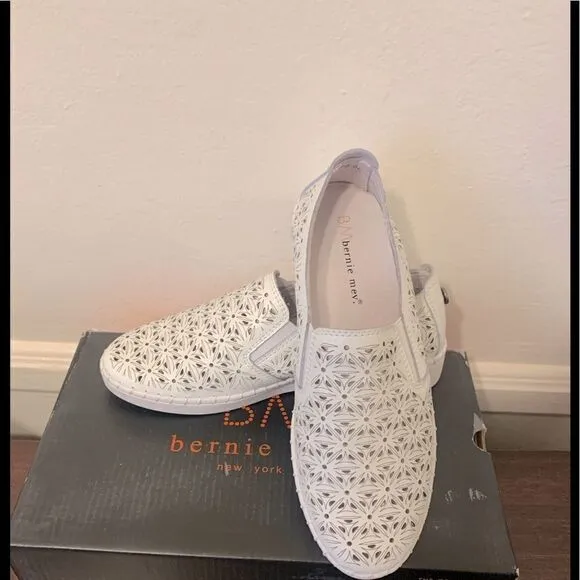 Bernie mev soft leather upper/ lining cushioned footbed slip on sneaker size 36