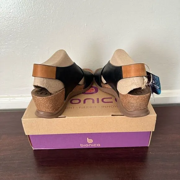 💥Bionica water resistant super comfy  wedge sandal size 8