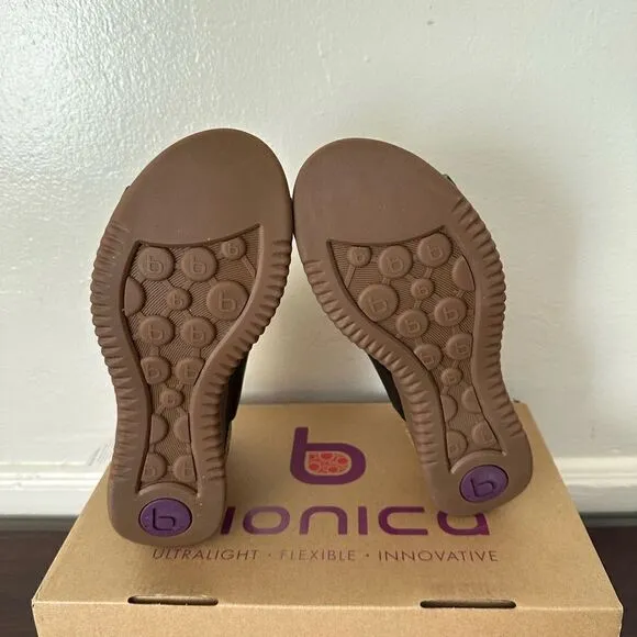 💥Bionica water resistant super comfy  wedge sandal size 8