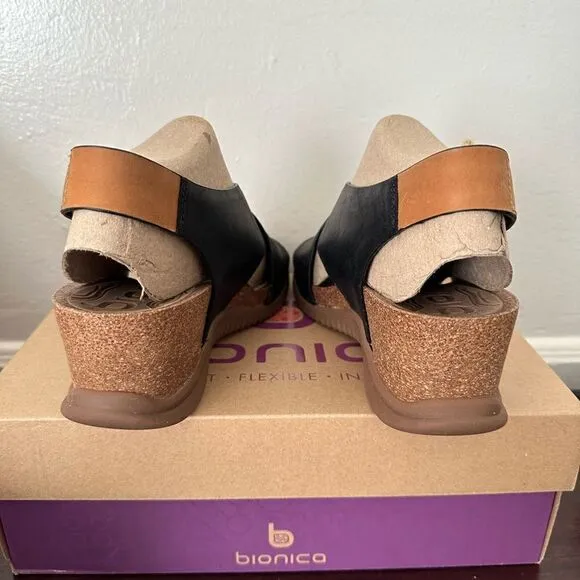 💥Bionica water resistant super comfy  wedge sandal size 8