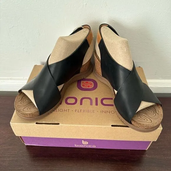 💥Bionica water resistant super comfy  wedge sandal size 8