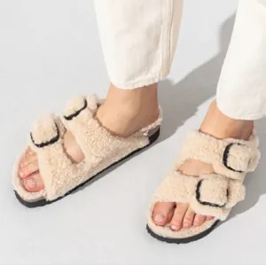 Birkenstock &quot;Papillio&quot; Arizona Big Buckle Shearling Sandal in Teddy Eggshell EUC