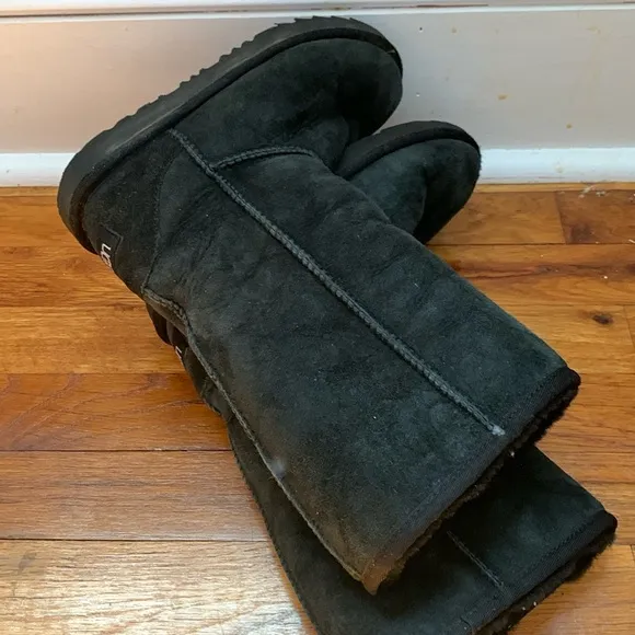 Black Classic Ugg Boots