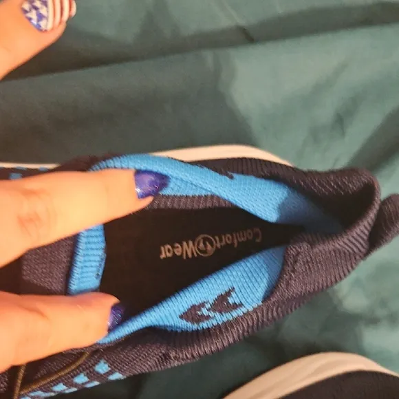 Blue and Black Athletic Shoes with Breathable Knit Design