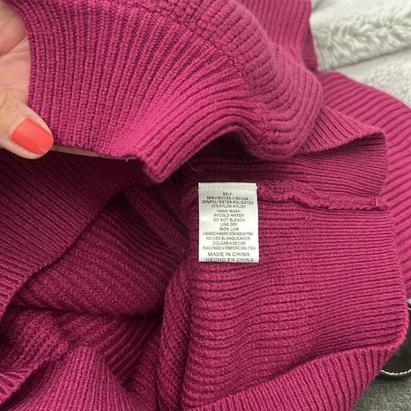 Boat Neck Sweater Women's Magenta Off-Shoulder Sweater