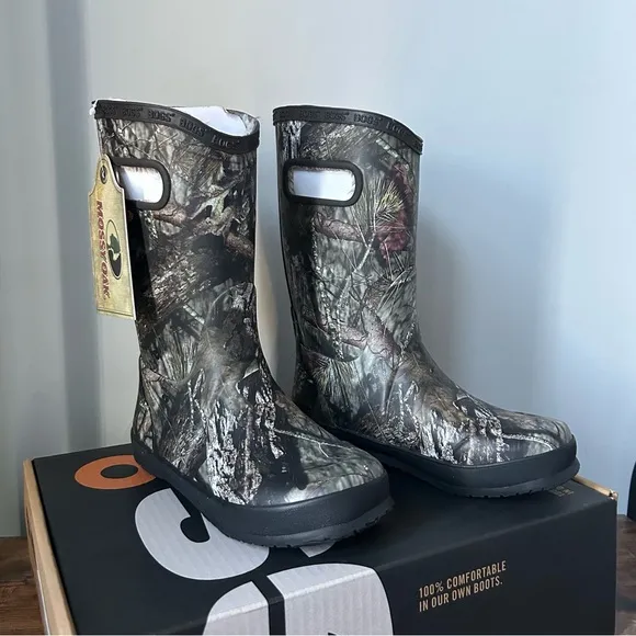 BOGS Bloom kids rubber boots plush lining with handle in mossy oaks size 4 NEW