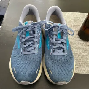 Books blue Ghost 14 running low top laced tennis shoes men’s 11 B dna loft sport