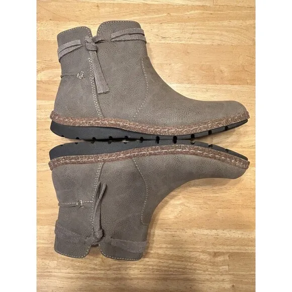 Born b.o.c. Addi Bootie size 7.5 Dark Taupe Ankle Zipper Comfort