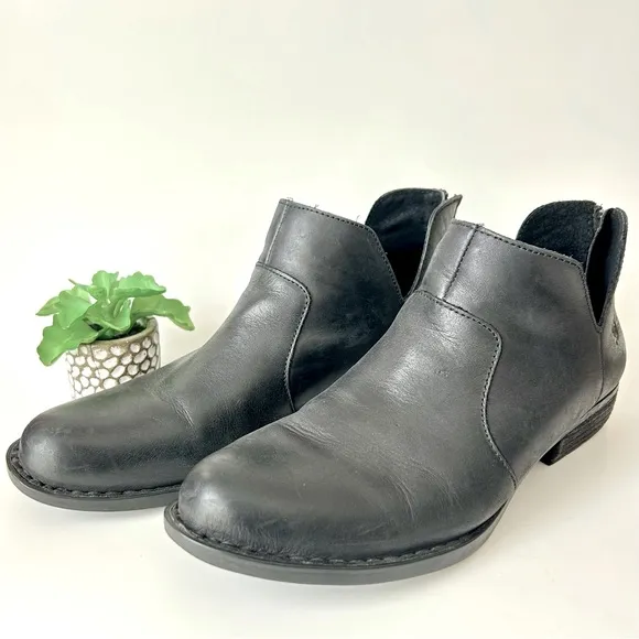 Born Kerri Black Distressed Leather Ankle Boots Booties Size 11