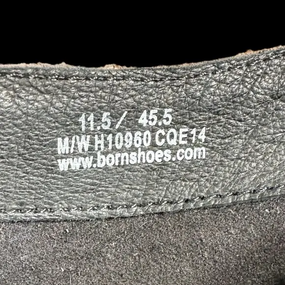 Born-Men’s size 11.5 “Seth” suede lace up boots in gray. Excellent preowned!