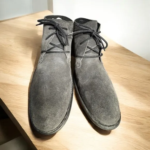 Born-Men’s size 11.5 “Seth” suede lace up boots in gray. Excellent preowned!
