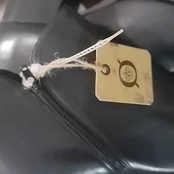 Born Olivia  Leather Boots